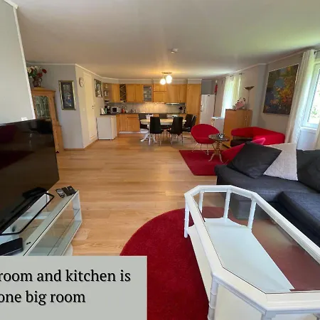 Leilighet Spacious With 4 Bedrooms Grimstad (Aust-Agder)