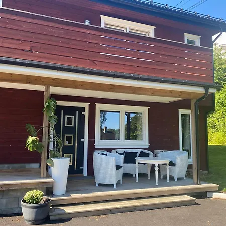 Spacious With 4 Bedrooms Grimstad